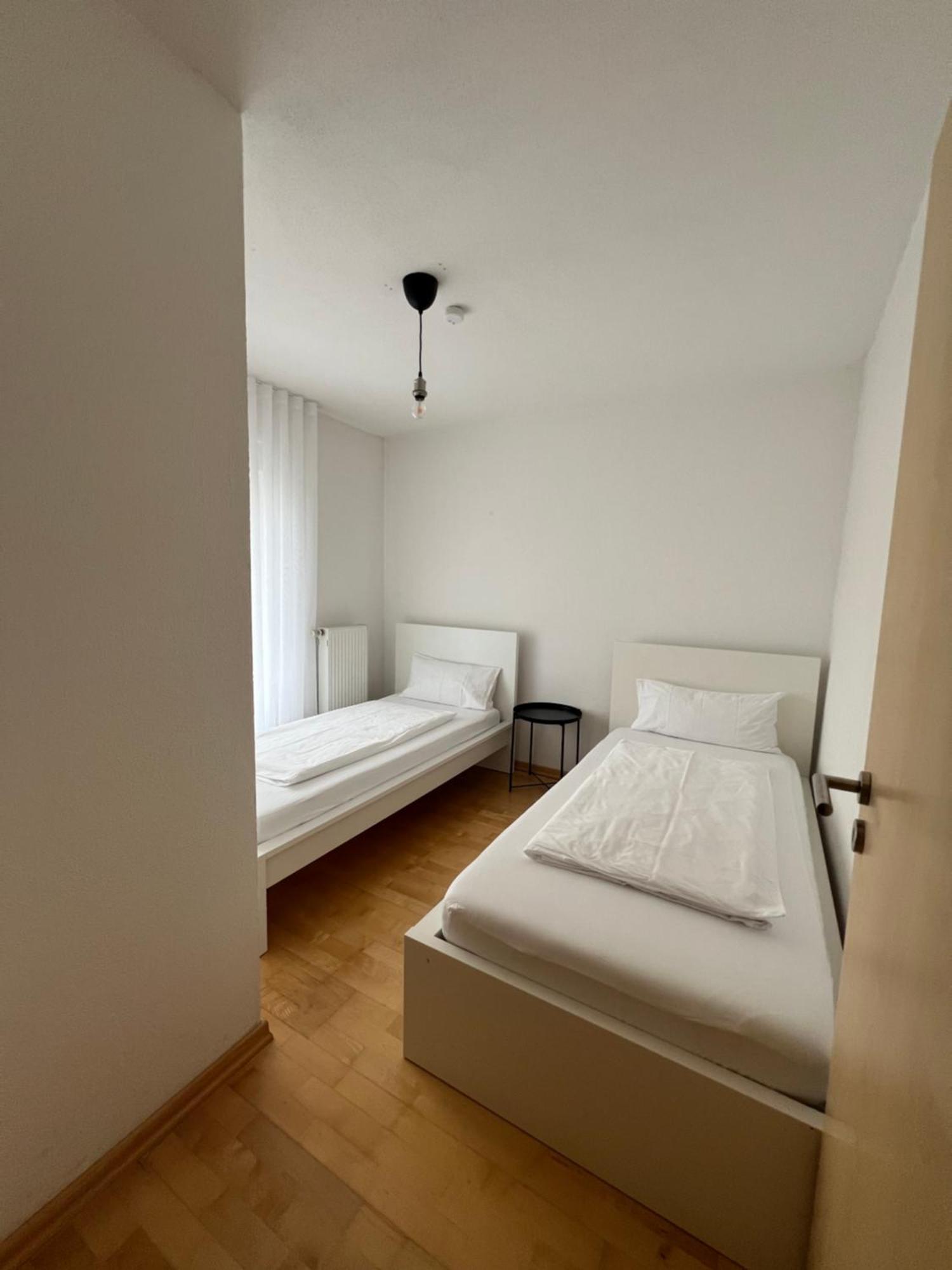 Apartment Seven Am *
